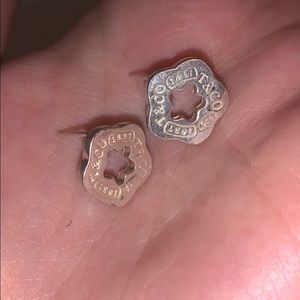 Tiffany stud is earrings